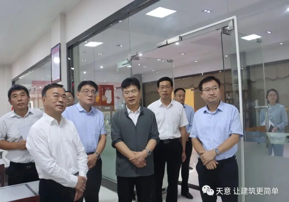 省政協委員活動工作室主任劉曉鐘等領導一行蒞臨天意機械調研